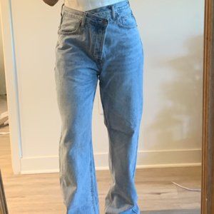 FashionNova - Crossover Straight Leg Jeans - Light Blue Wash